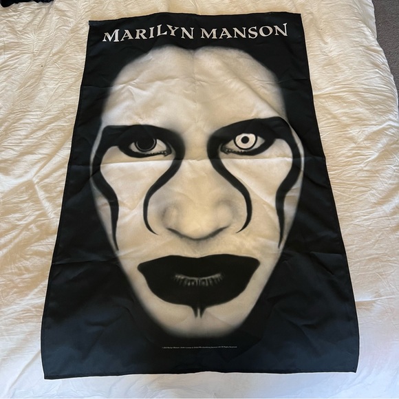 Marilyn Manson - Defiant Face Symbol Logo Flag Poster Wall Hanging Fabric Banner - Picture 2 of 3